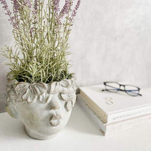 Load image into Gallery viewer, Kissing Face Planter

