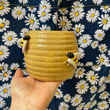 Load image into Gallery viewer, Bee Planter Pot
